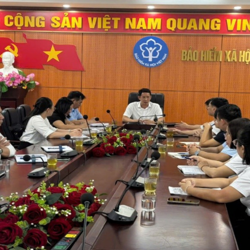 BHXH Tỉnh Lào Cai Đẩy Mạnh Chi Trả Lương Hưu Và Trợ Cấp BHXH Không Dùng Tiền Mặt